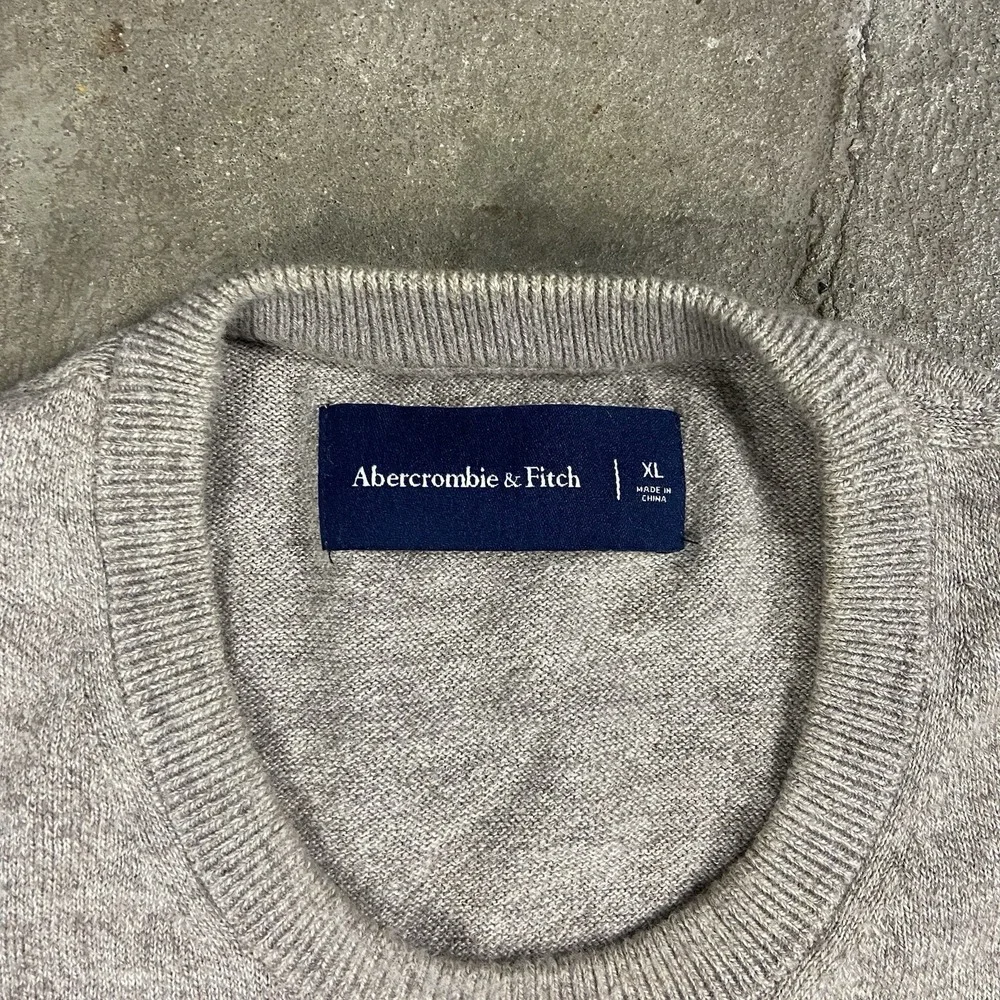 Abercrombie And Fitch Sweater Size XL Beige Crewneck Pullover Moose Logo